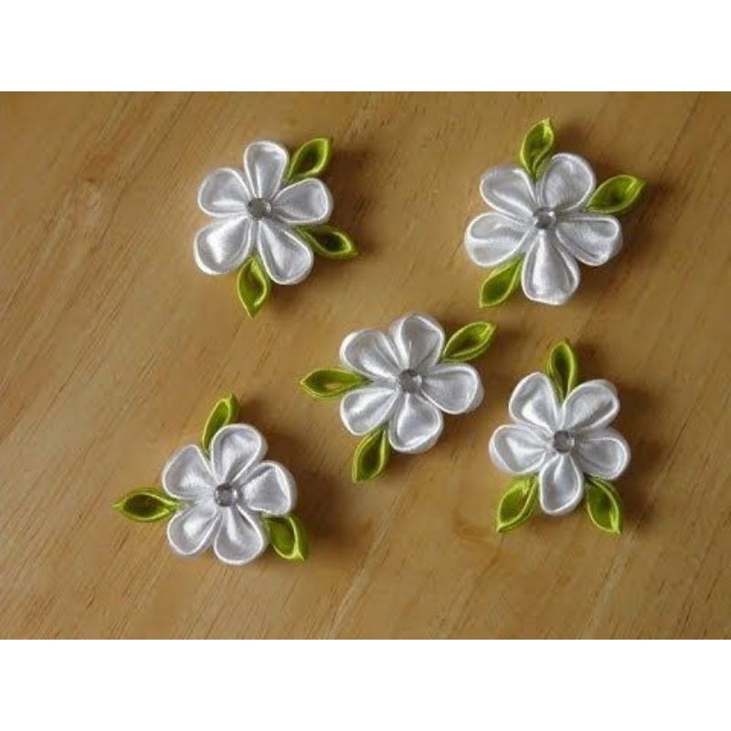 bross bunga dari kain perca