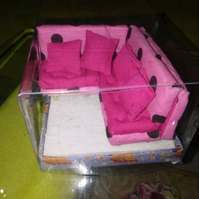 Miniatur sofa untuk boneka Barbie
