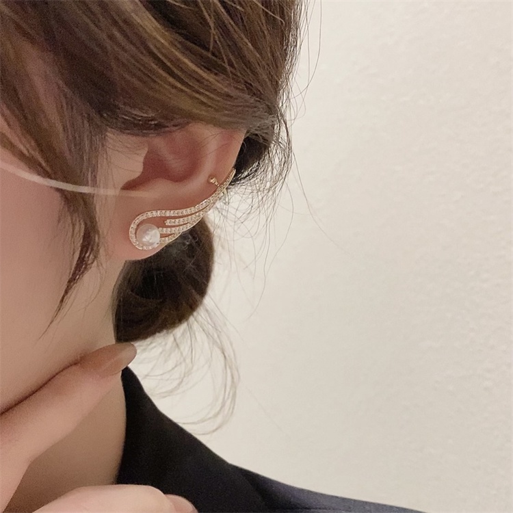 Anting Panjang Bentuk Sayap Malaikat Aksen Berlian Imitasi Gaya Korea