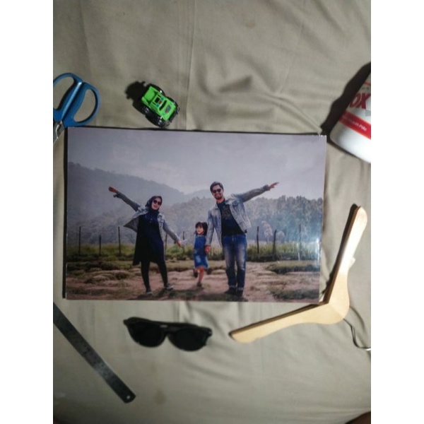 Cetak foto + bingkai kayu . Ukuran 40 x 60