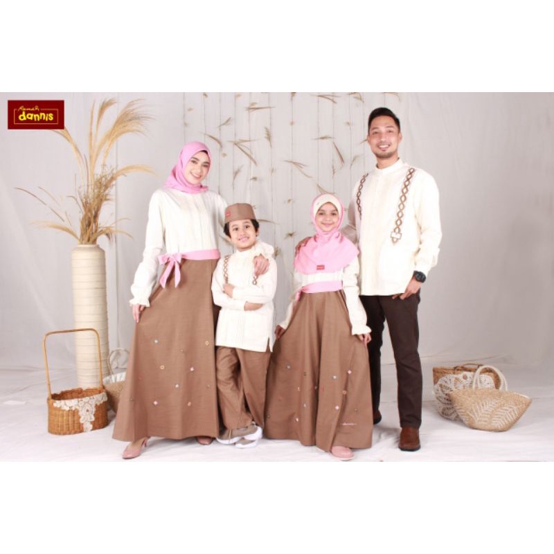 Sarimbit Dannis D'Royal Family