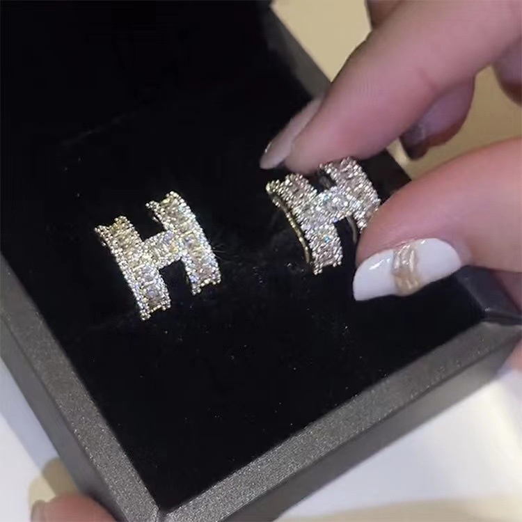 Anting Tusuk Bentuk Huruf H Warna Emas Hias Zircon Untuk Wanita