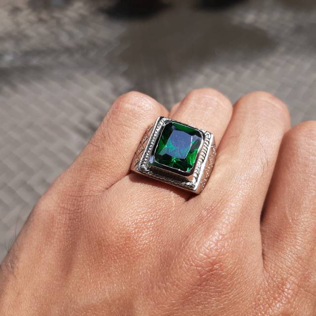 Cincin Batu Permata Garnet Tsavorite Green Garnet Top Luster