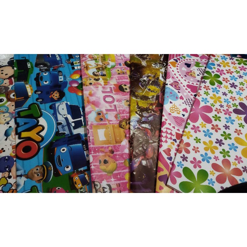 

kertas kado mix bahan glossy isi 40pcs