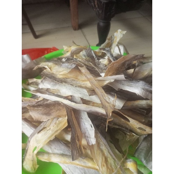 

Krupuk kulit ikan mentah