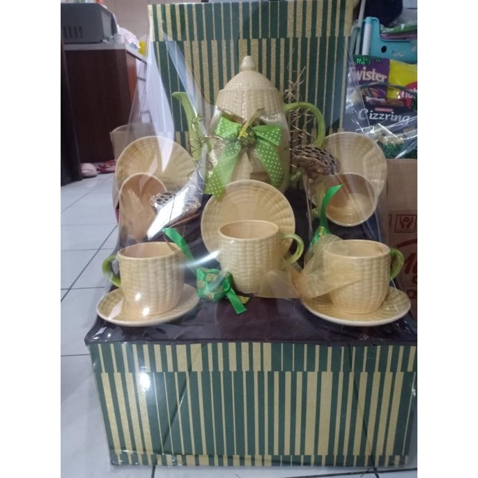 

PARCEL LEBARAN TEASET PECAH BELAH MURAH MERIAH SDG64565E