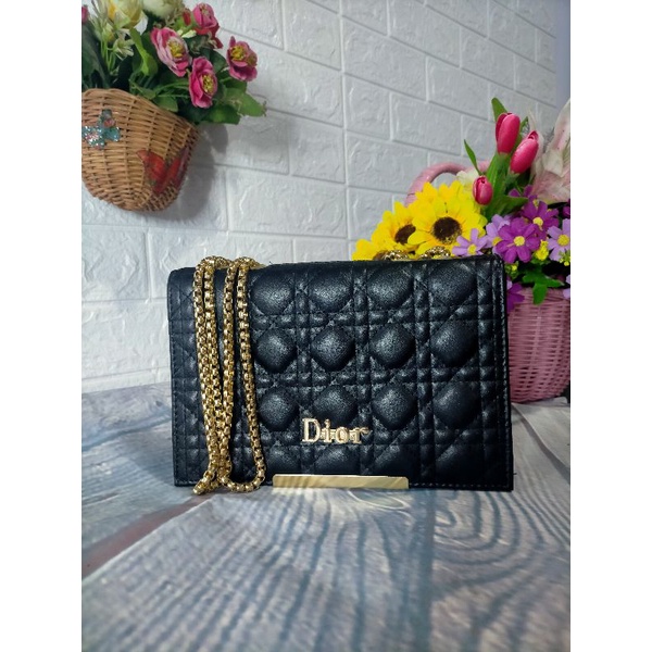 tas Dior hitam