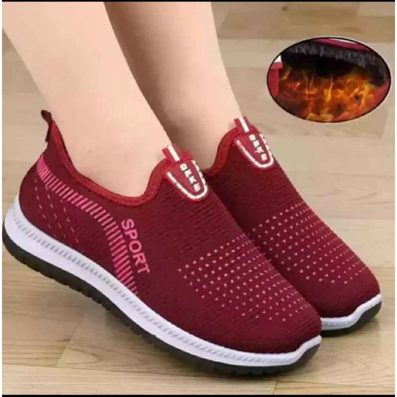 Sepatu Slip-On ONKE Trendy