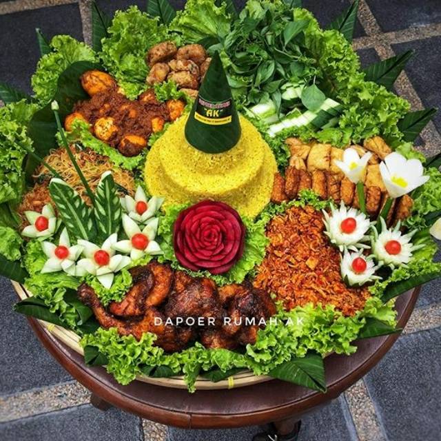 

TUMPENG MEDAN PREMIUM QUALITY 10 PORSI BY DAPOER RUMAH AK