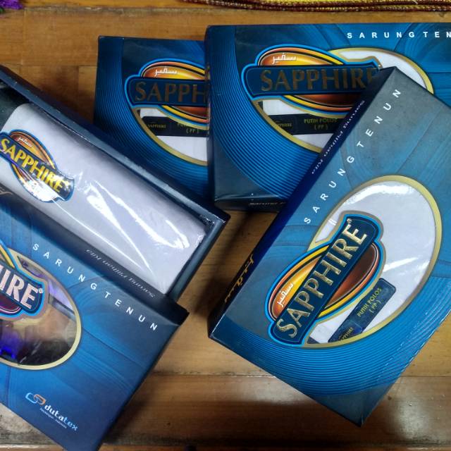 Sarung sapphire putih polos