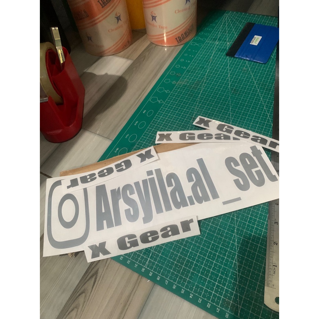 

Stiker Cutting costume dengan nama sendiri