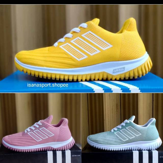 Adidas. Sepatu cewek Adidas. Adidas cewek. Adidas woman import. Sepatu santai. Olahraga. Lari.