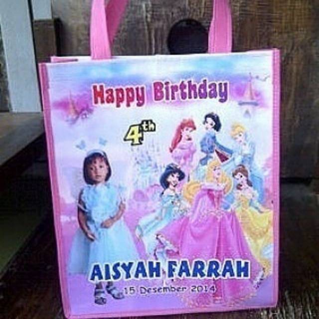 

Tas Ultah Custom 20x20x30 (PxLxT)