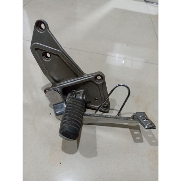 footstep postep step depan kanan pinjakan kaki Ninja 150 r ss L M original standart