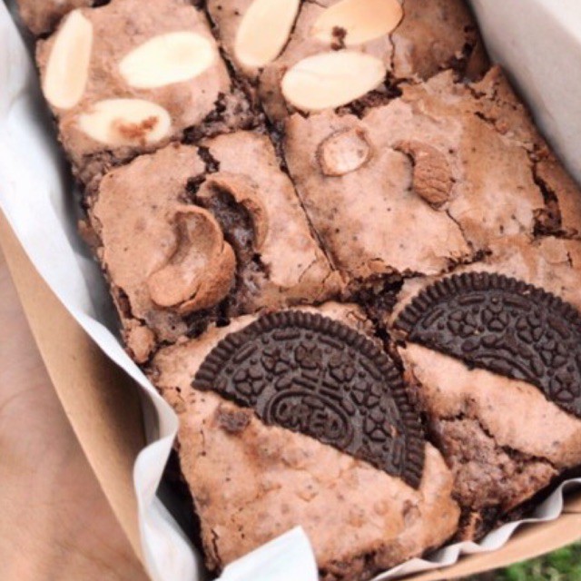 

FUDGY BROWNIES SEKAT/ BROWNIES PREMIUM/ BROWNIES SEKAT SBY