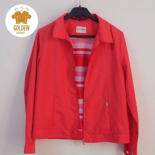 Jaket merah marie claire