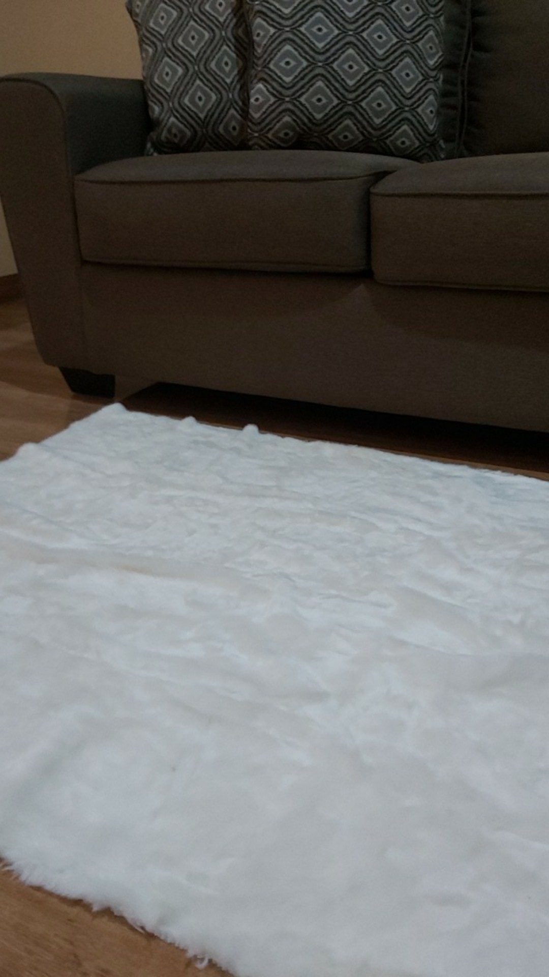 Jual Karpet Bulu Putih 100x130cm Untuk Ruangan Dan Foto Produk Online