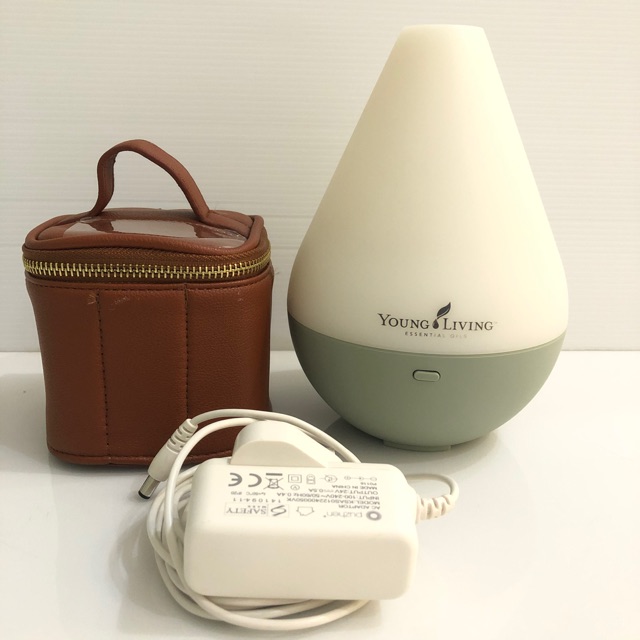 PRELOVED - Young Living Diffuser + oil bag