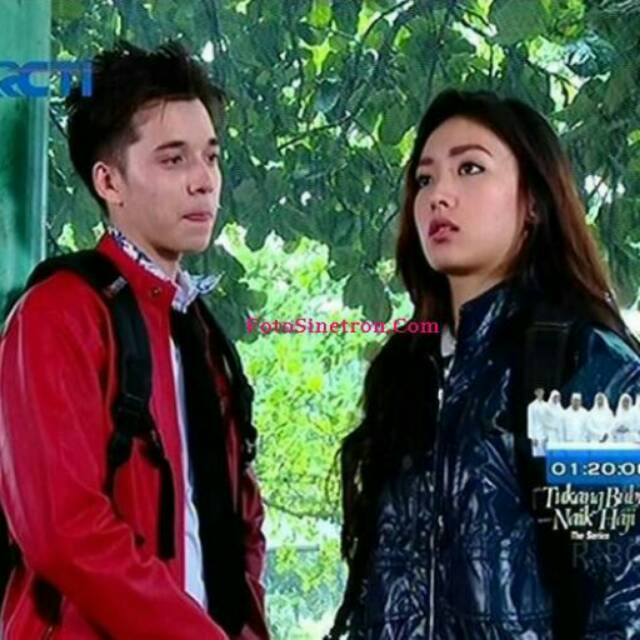 Jaket Semi Kulit Merah