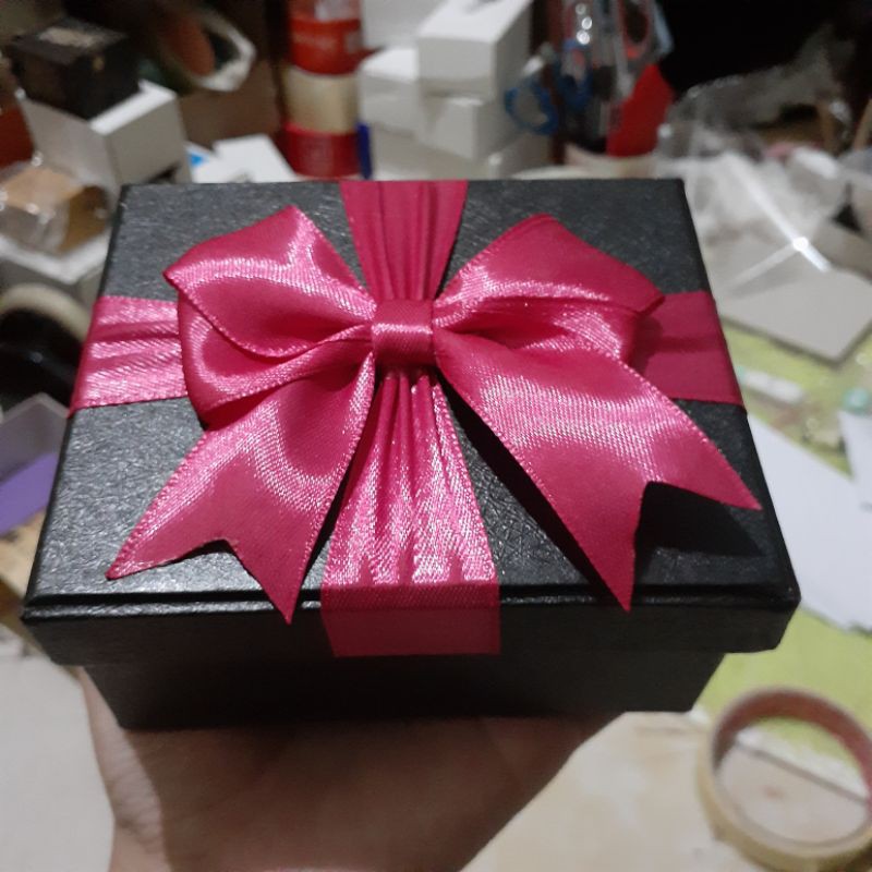 Box Kado Custom Warna Kotak dan Pita Jumbo volume 6 kg