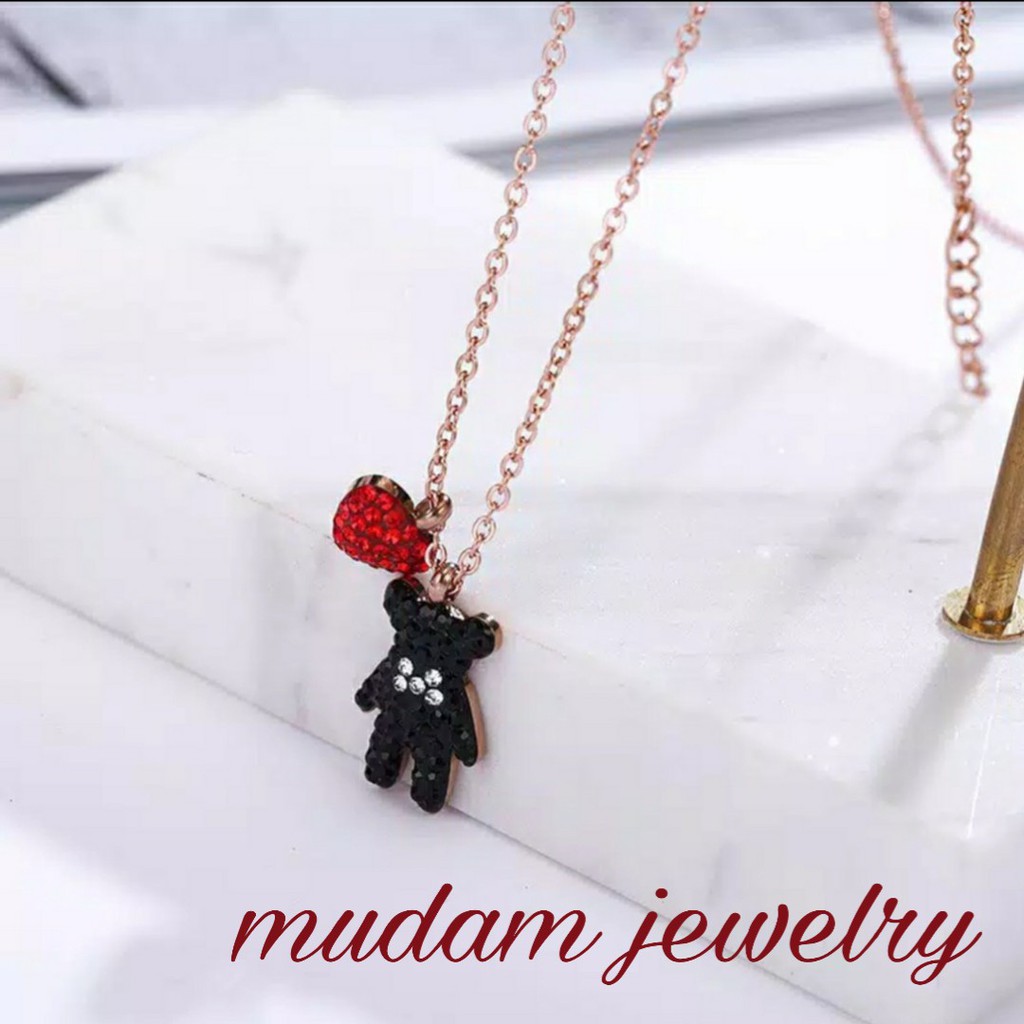 Kalung Panda Hitam Dengan Love Merah Titanium Lapis Emas 18K