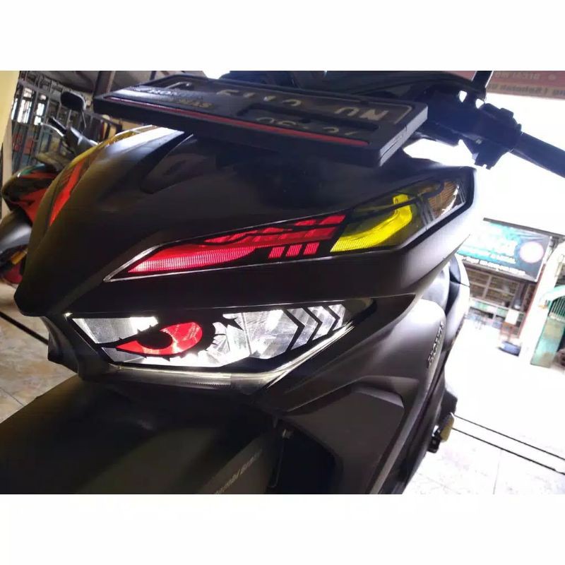 STICKER MATA VARIO 125 NEW 2018