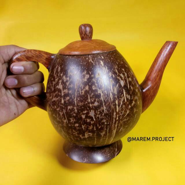 Teko air minum batok kelapa unik