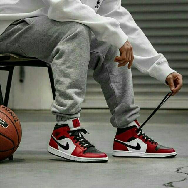 nike air jordan mid black