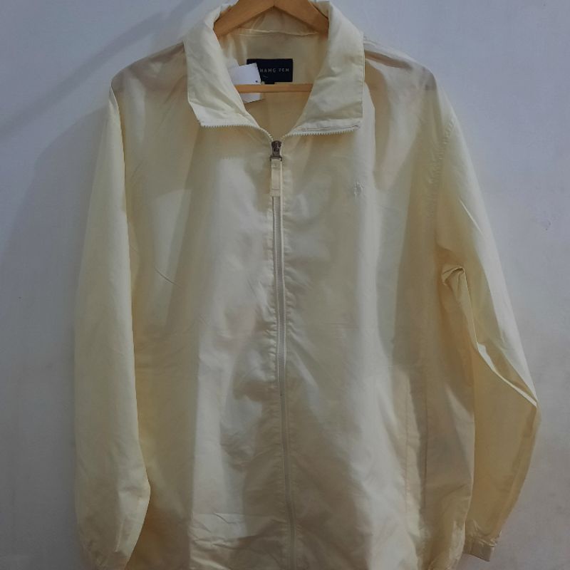 Thrift & Preloved Jaket Putih Berseri