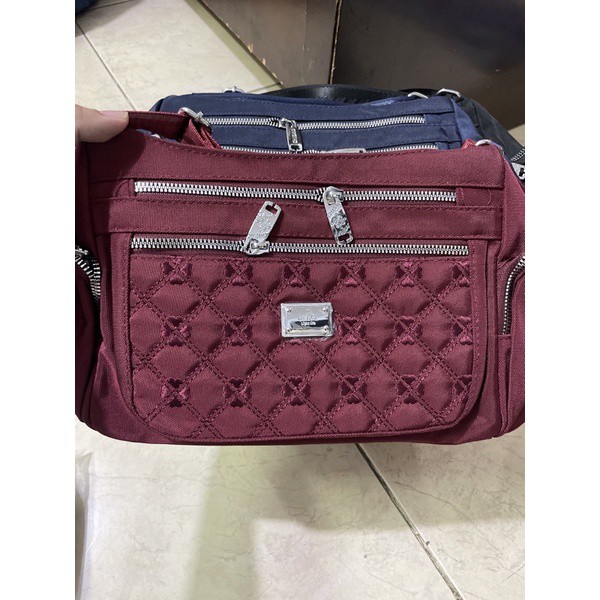 Tas selempang wanita Tas Wanita Tas Chibao 8896-22 Bahan Kanvas size 29x22x10 cm. Chibao Import Chibao Ori Tas Chibao Best Seller Terbaru bisa bayar ditempat.!!!