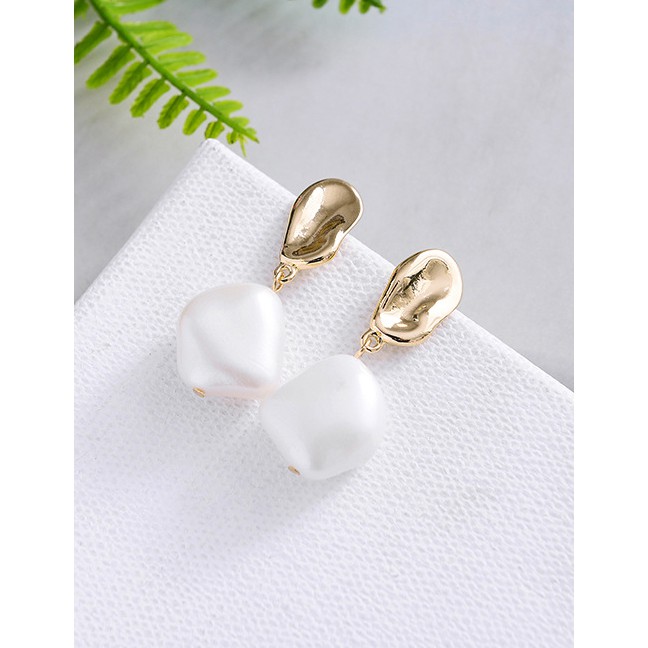 LRC Anting Tusuk Fashion Gold S925 Silver Needle Heterosexual Pearl Earrings F59792