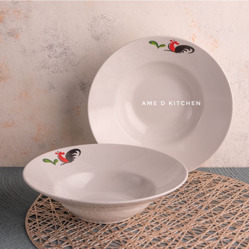 Piring makan keramik cekung dalam motif ayam jago