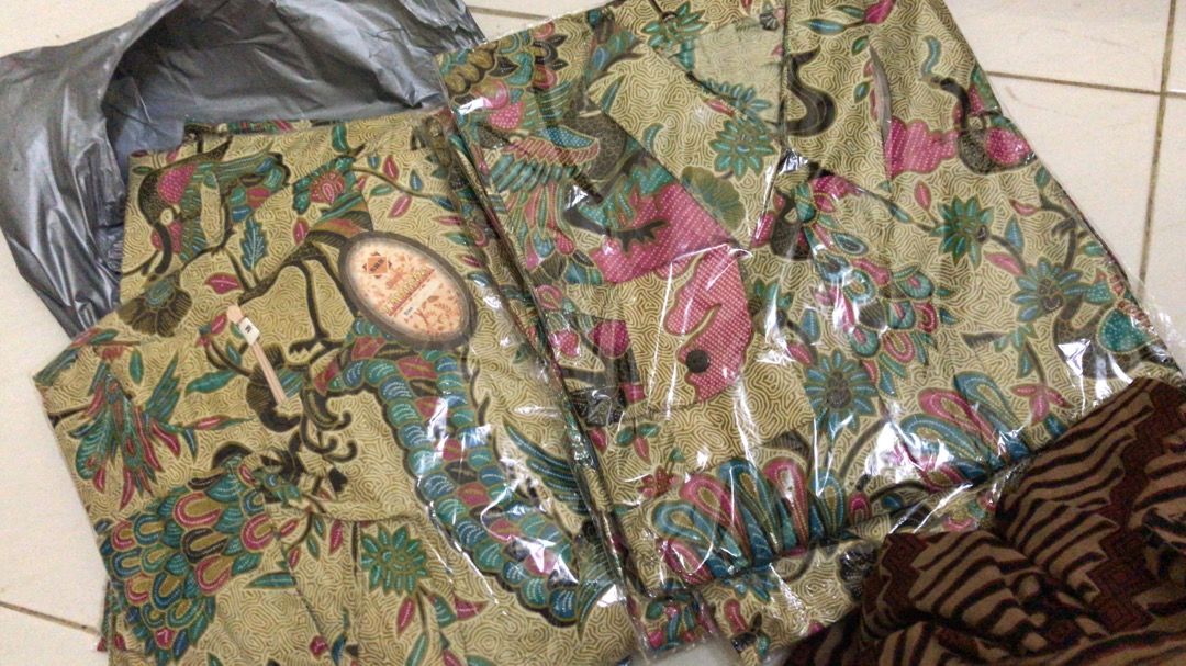 Batik Couple Pria Lengan Panjang Wanita Tunik