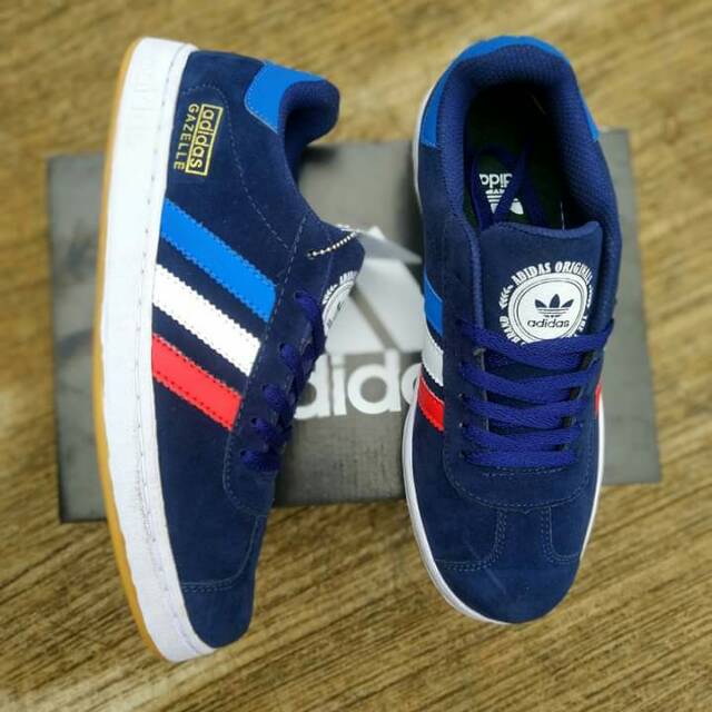 Sepatu kanvas adidas gazelle premium