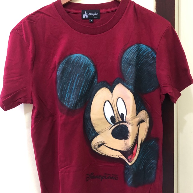 Kaos Man Laki Hong Kong Disneyland Mickey Mouse Warna Merah Tua Maroon Asli Original
