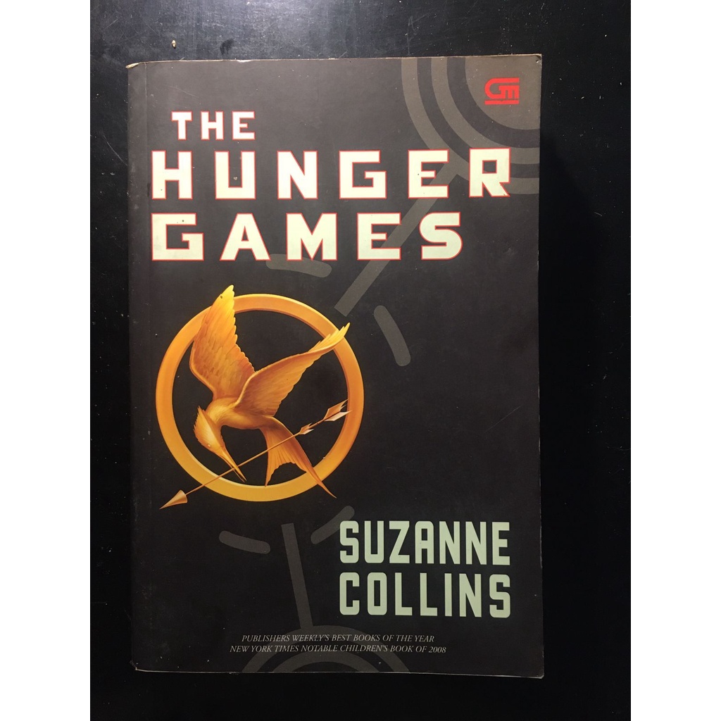 The Hunger Games by Suzanne collins / preloved