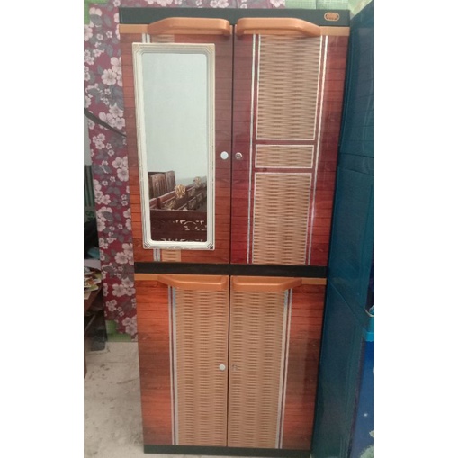 lemari plastik kaca naiba