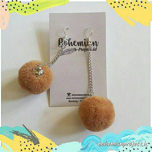 Anting pompom 2cm Best Seller