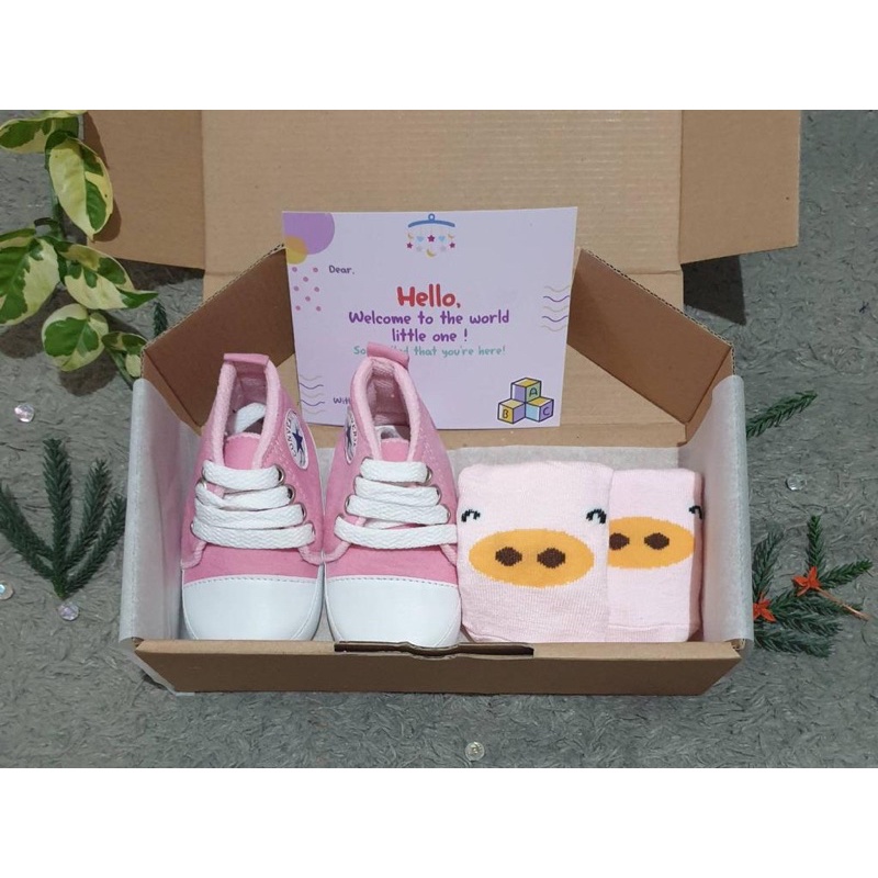 Hampers Bayi | Hampers Baby Newborn | Kado Bayi | Hampers bayi Perempuan | Hampers Bayi laki laki | Gift set baby | Kado lahiran | Kado bayi perempuan | Kado bayi laki laki | Gift set bayi | Gift set baby boy | Gift set baby Girl | Kado Lahiran-Sepatu - Pink