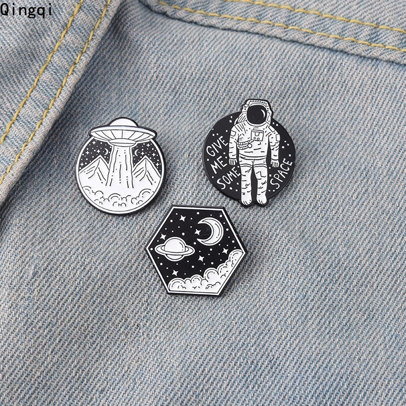 Bros Pin Enamel Desain Kartun Matahari Bulan Luar Angkasa Untuk Dekorasi Tas Denim