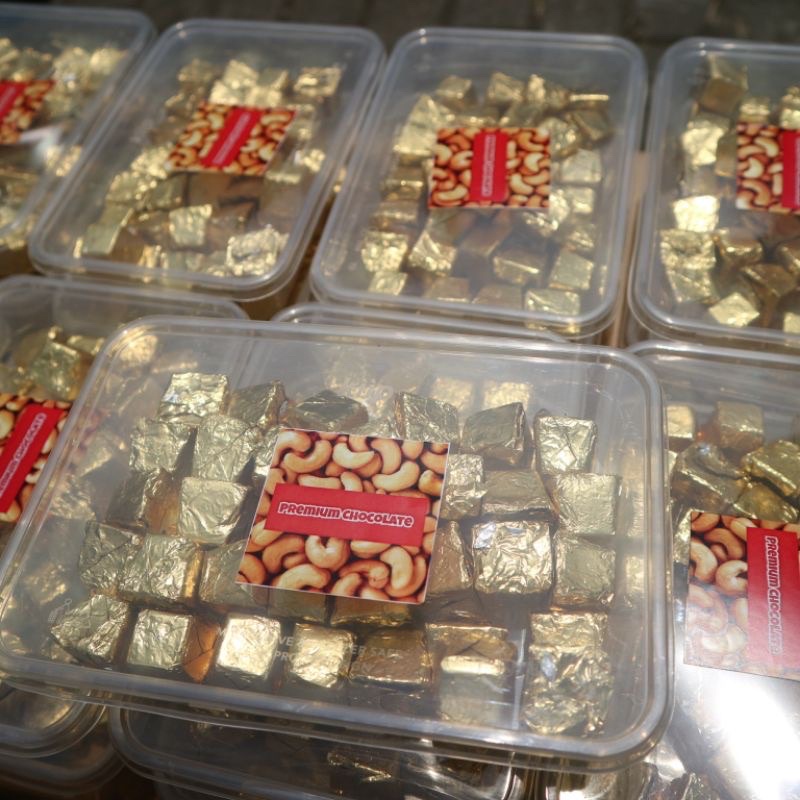

PROMO!! COKLAT PIRAMID LEBURAN SILVERQUEEN 250gram (30-40pcs) ENDULITAAA