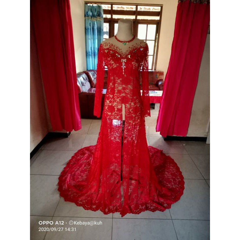 kebaya brokat ekor