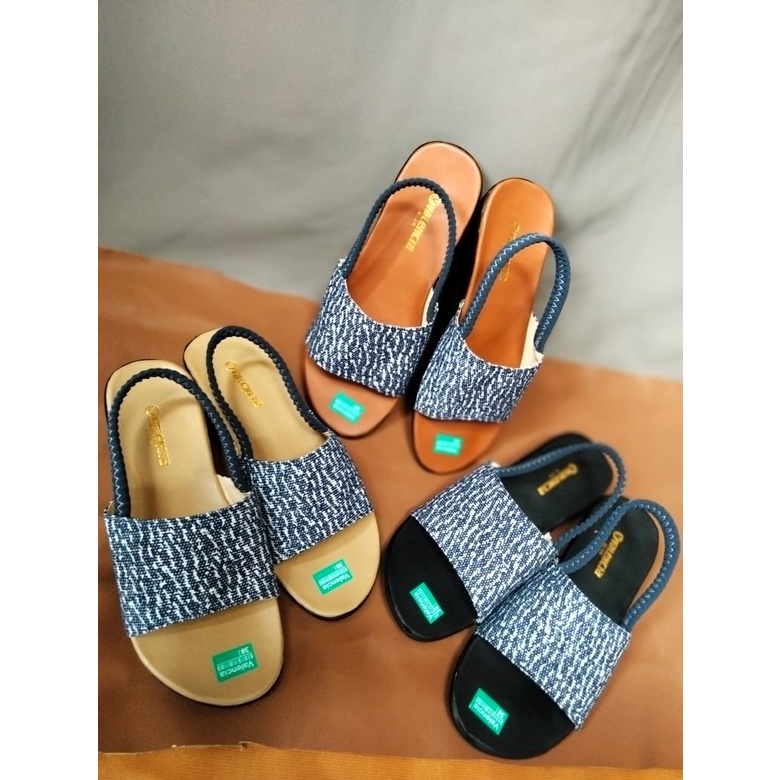 Sandal slip-on tali karet wanita