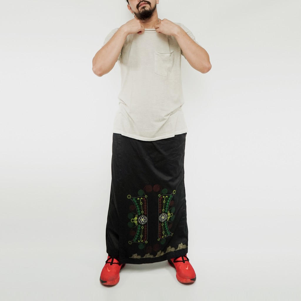 Ija Kroeng Celana Sarung Hitam Motif Pintu Aceh Rasta