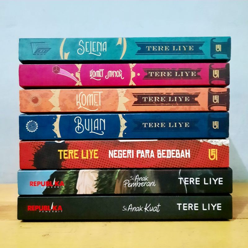 Buku Novel Bumi, Bulan, Komet Minor, Selena Tere Liye Original (bekas/preloved)