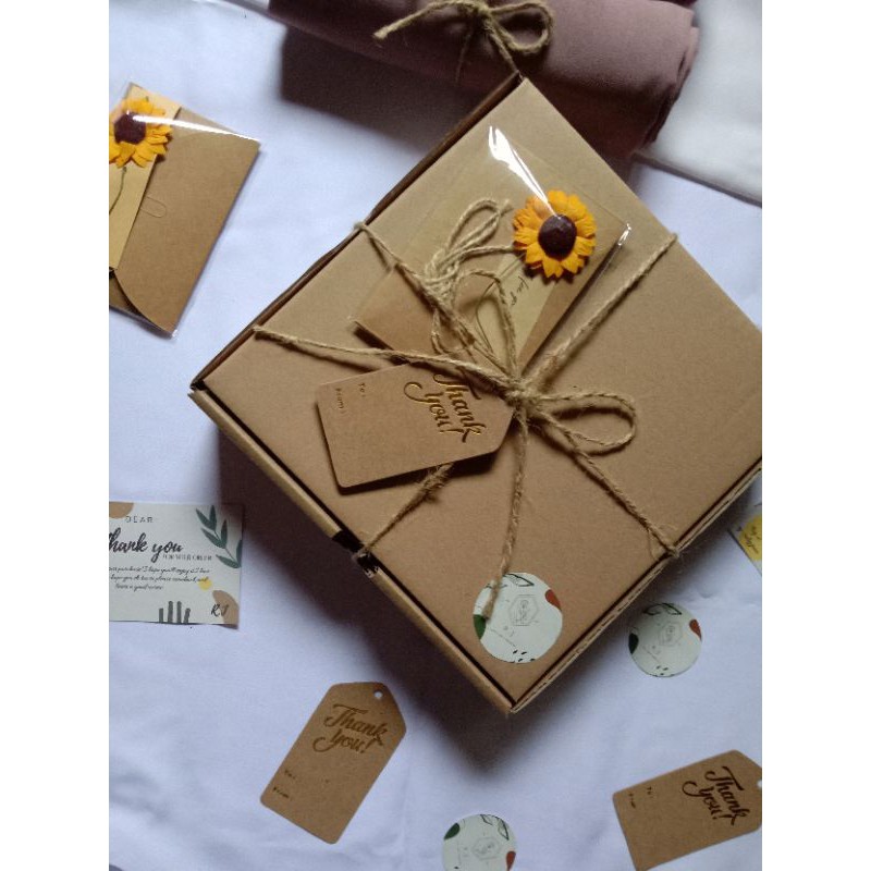 

GIFT BOX SET + VINTAGE PRIVATE CARD