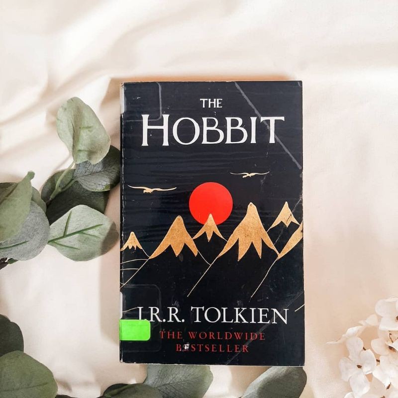 Thr Hobbit by JRR TOLKIEN | Buku import preloved bekas