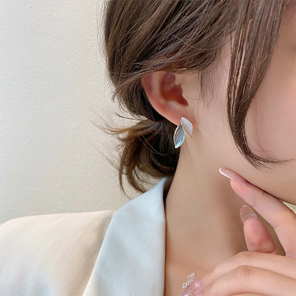 Needway  Creativity Leaf Earrings Simple Fashion Jewelry Stud Earrings Women Temperamental Korean Alloy Girls Contrast Color