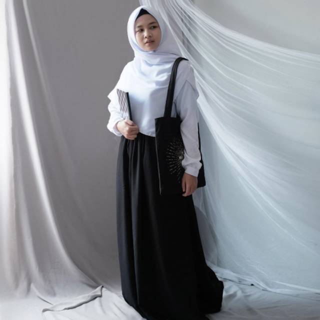 Gamis Ayumi Hitam Putih Polos Sidang Interview Kerja Hijab Alila