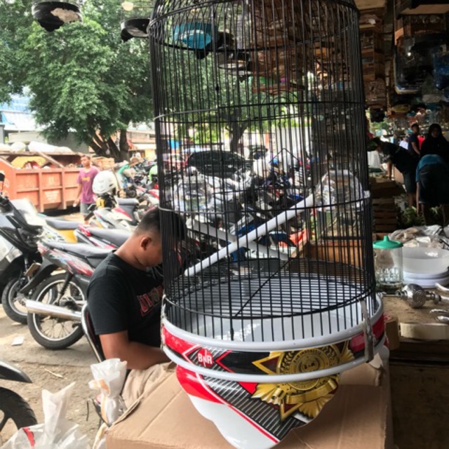 SANGKAR LOVEBIRD PVC BNR MERAH PUTIH